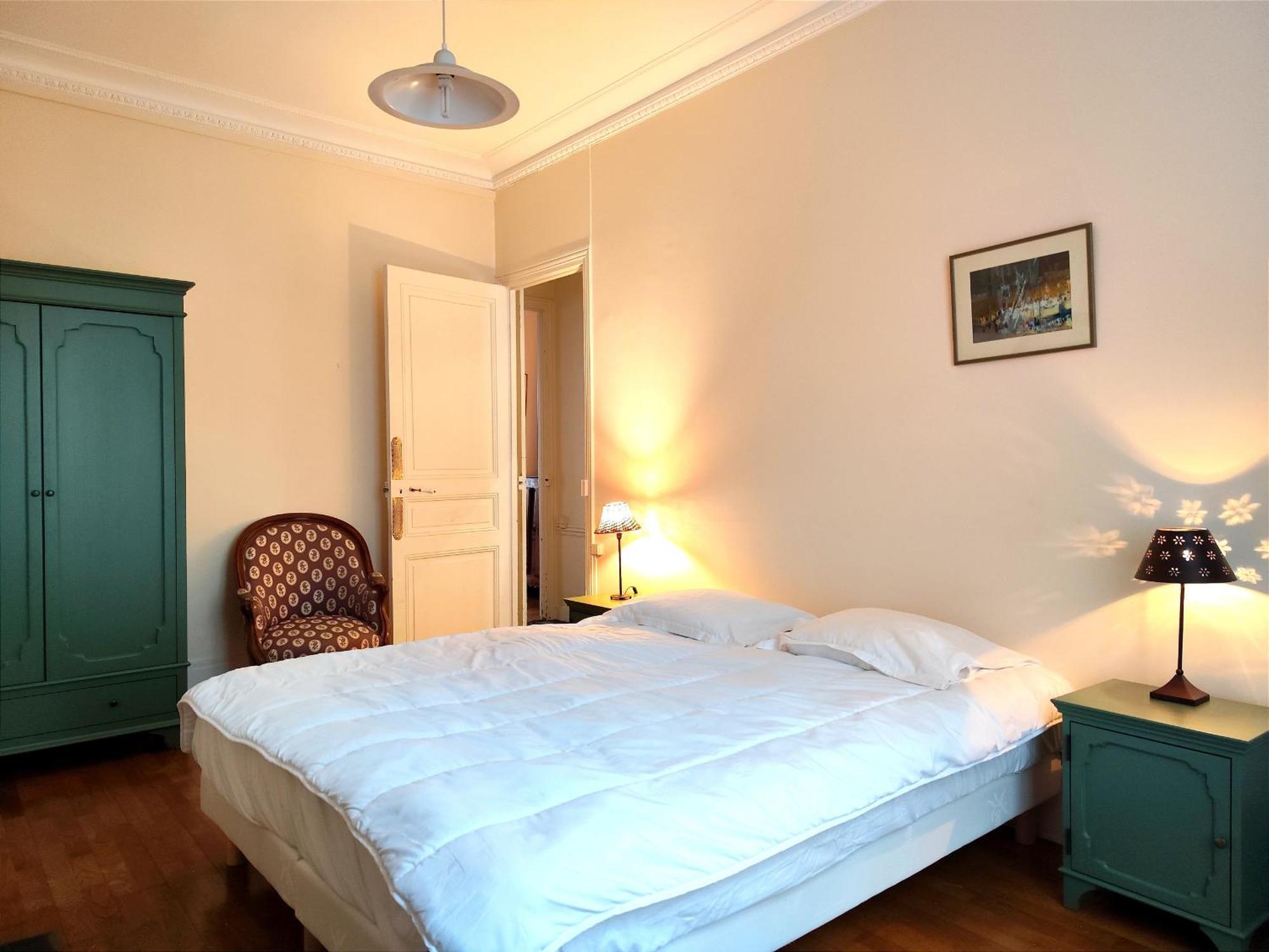 Peaceful 15th With Metro Access