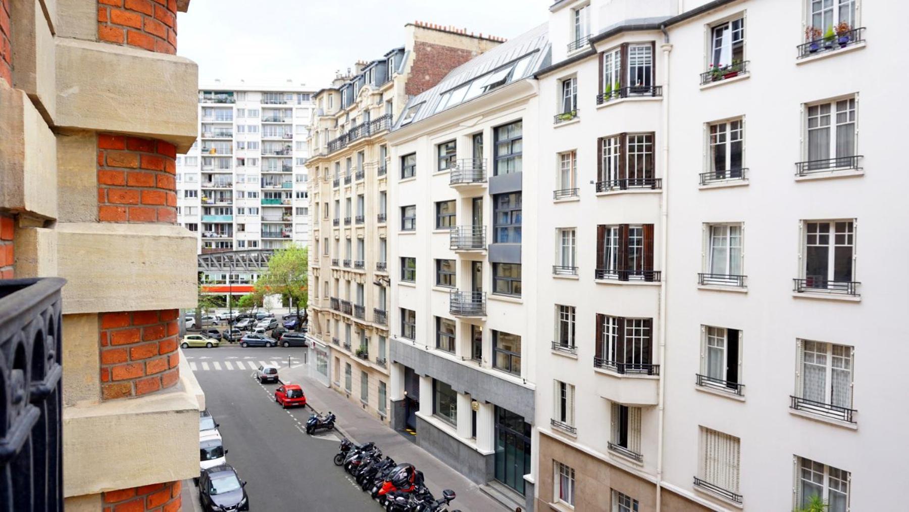 Peaceful 15th With Metro Access *