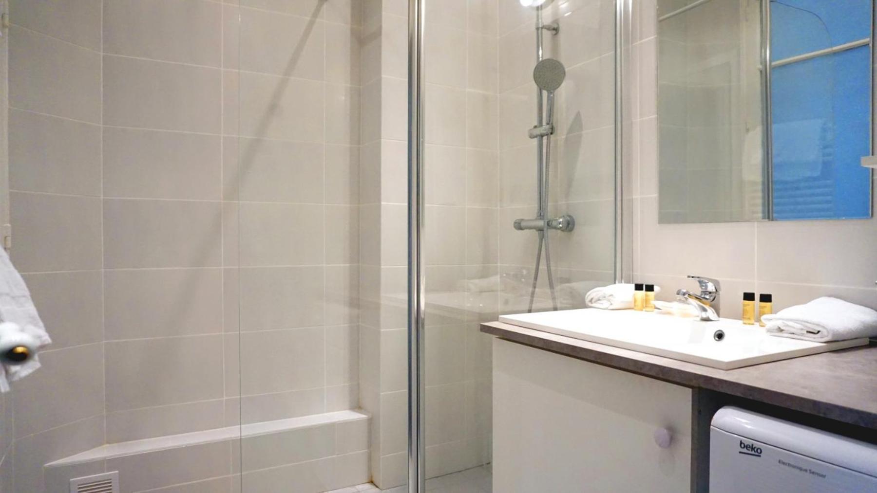 Appartamento Peaceful 15th With Metro Access