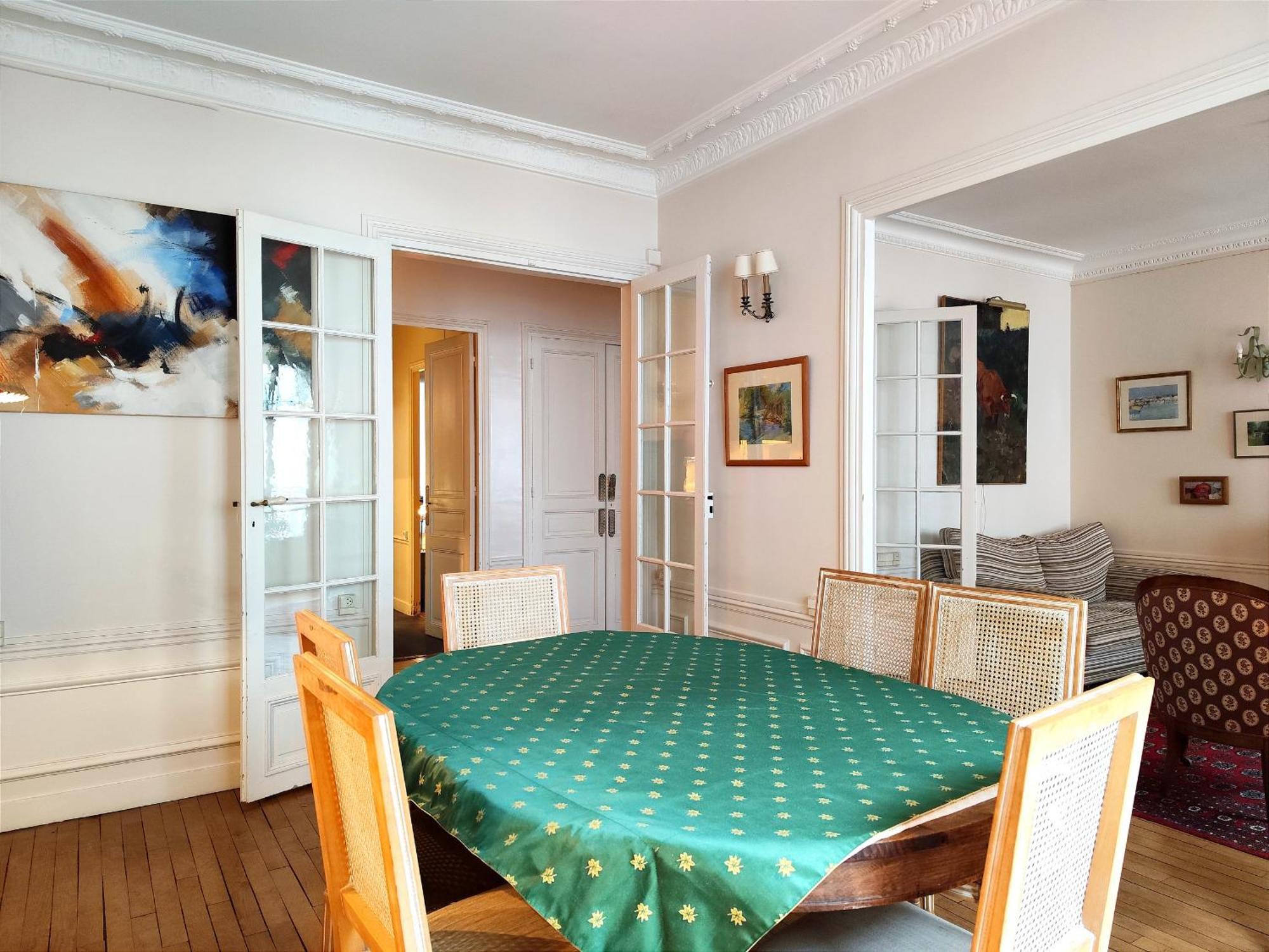 Appartamento Peaceful 15th With Metro Access